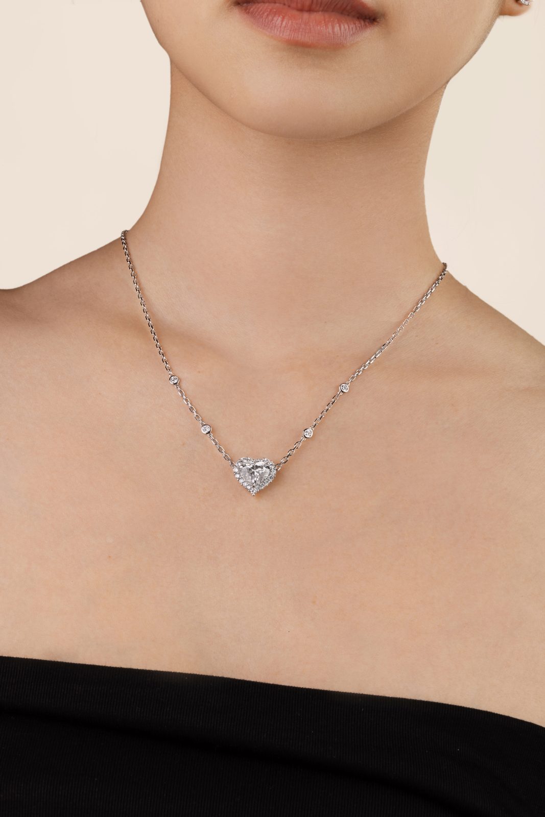 Duet Heart Pendant Necklace — detail